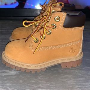 Toddlers size 7 - 6’ Wheat Timberland boots.